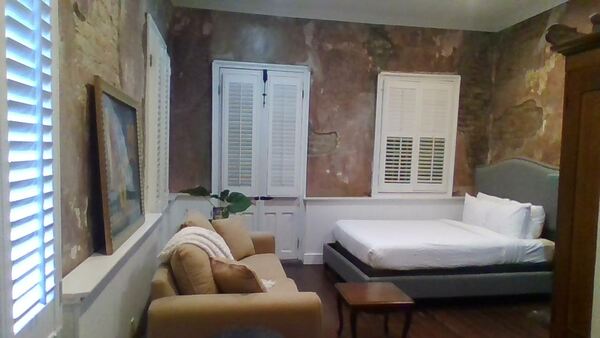 Queen Bed with Sofa Bed Photo 4