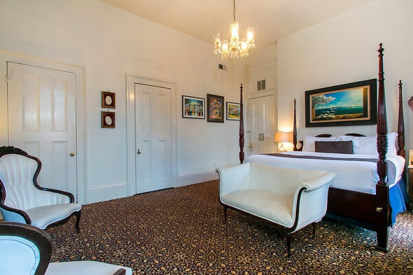 King Bed, Bourbon St Balcony Photo 6