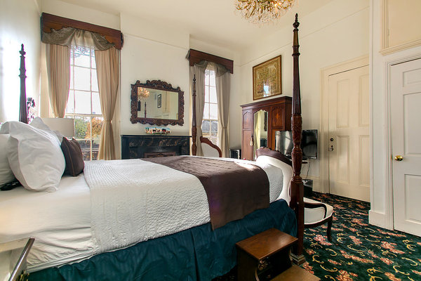 King Bed, Saint Philip St Balcony Photo 2