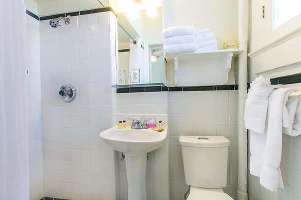 Two Queen Beds, Courtyard Balcony Photo 3