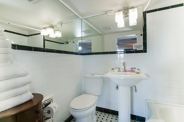 Two Queen Beds, Top Floor Loft, City View Photo 3