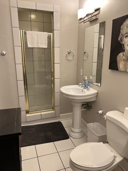 King and Queen Bedroom Suite Photo 7